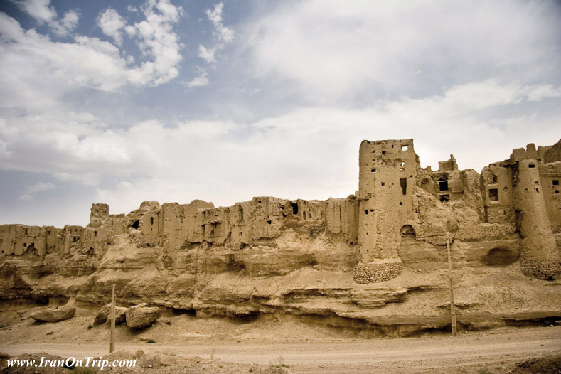 Izad Khast Castle