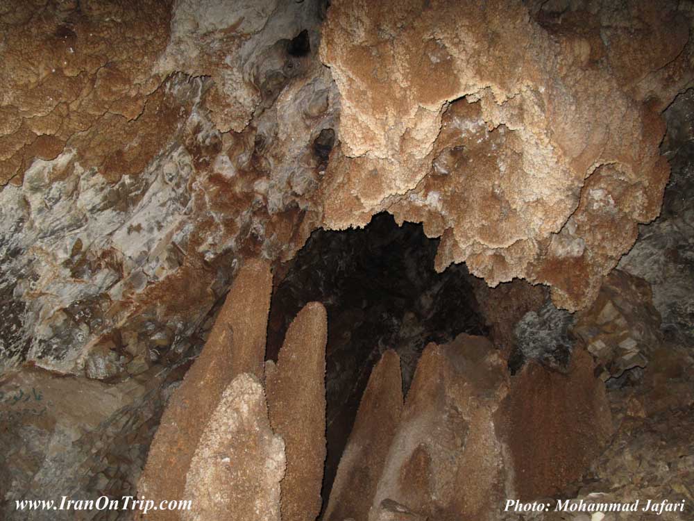 Roodafshan Cave