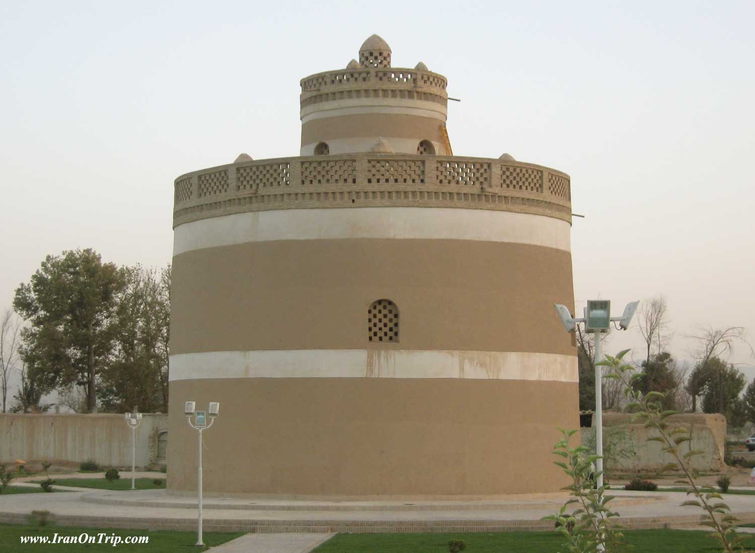 Isfahan Pigeon towers-Pigeon towers of Isfahan