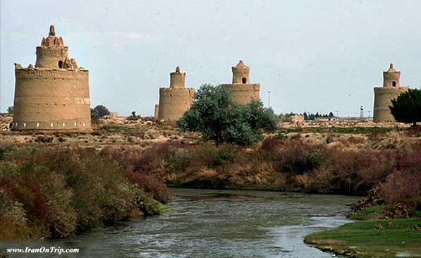 Isfahan Pigeon towers-Pigeon towers of Isfahan