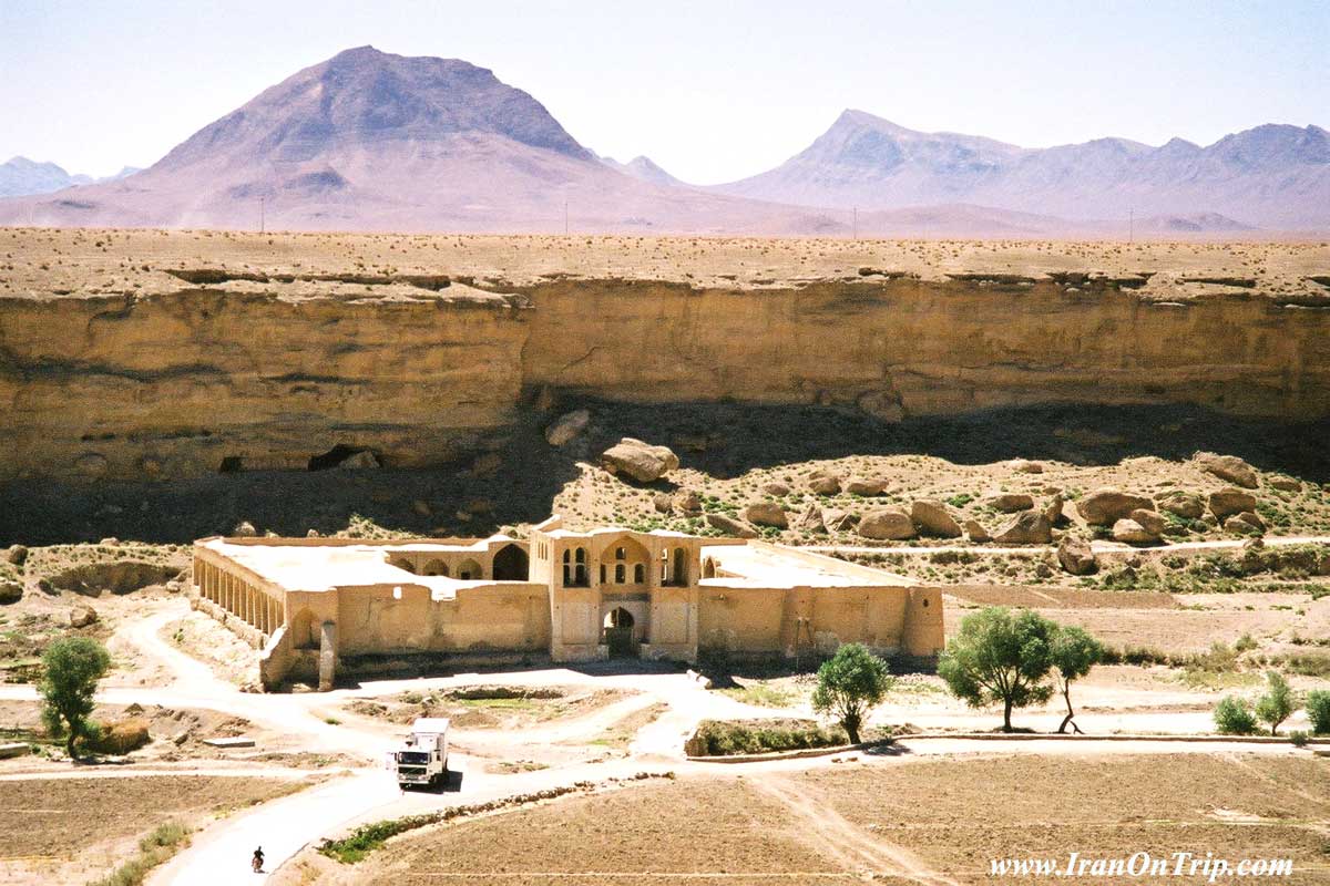 Samanid caravanserai in Izadkhast