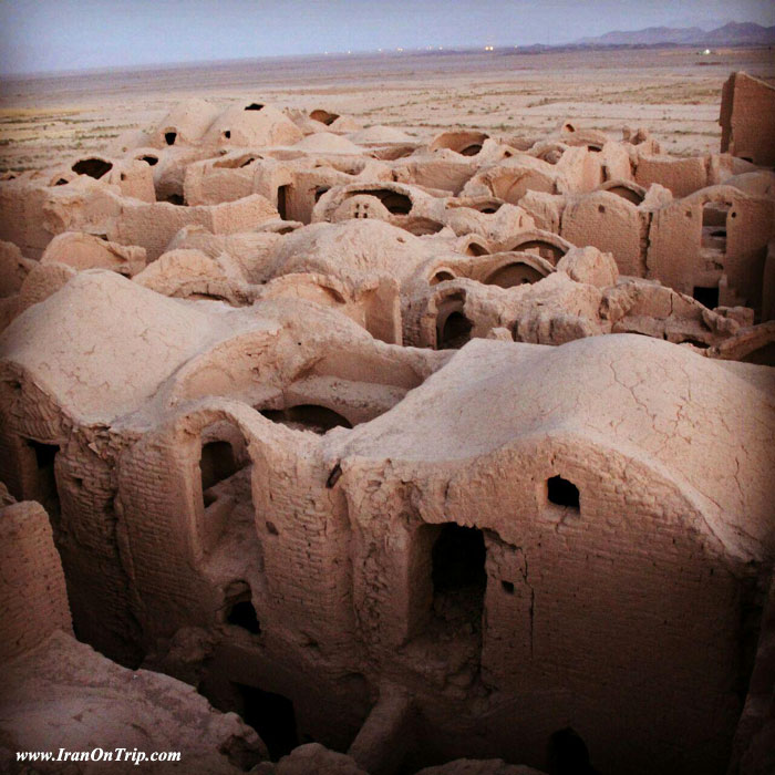 Saryazd castle - Historical places of Mehriz